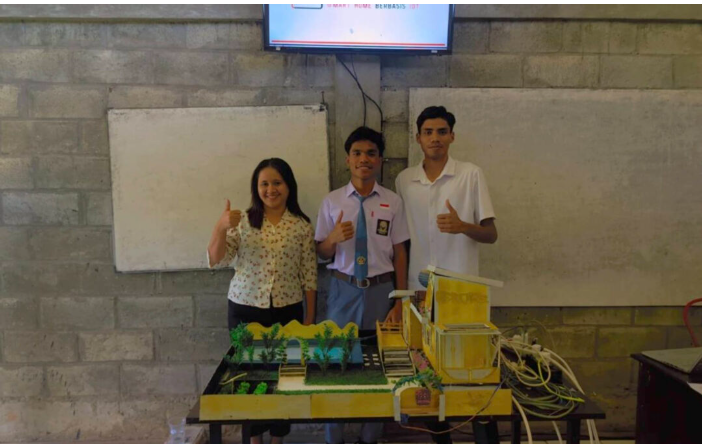 Siswa SMA Pandhega Jaya Ciptakan Miniatur Rumah Pintar IoT